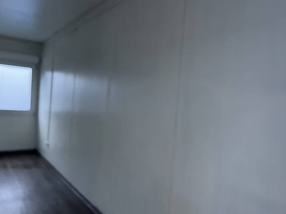 Conteneur Bureau 2,5 × 6 m – Chauffé, avec fenêtres