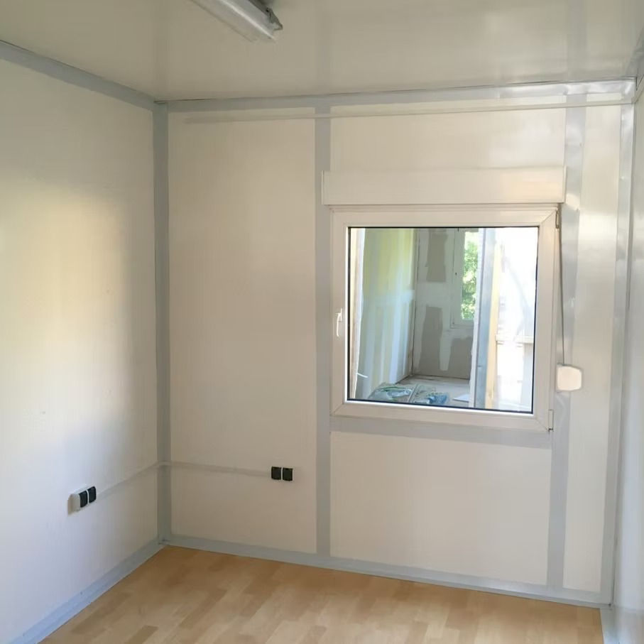 Conteneur Bureau 6 m avec Douche, Lavabo et WC