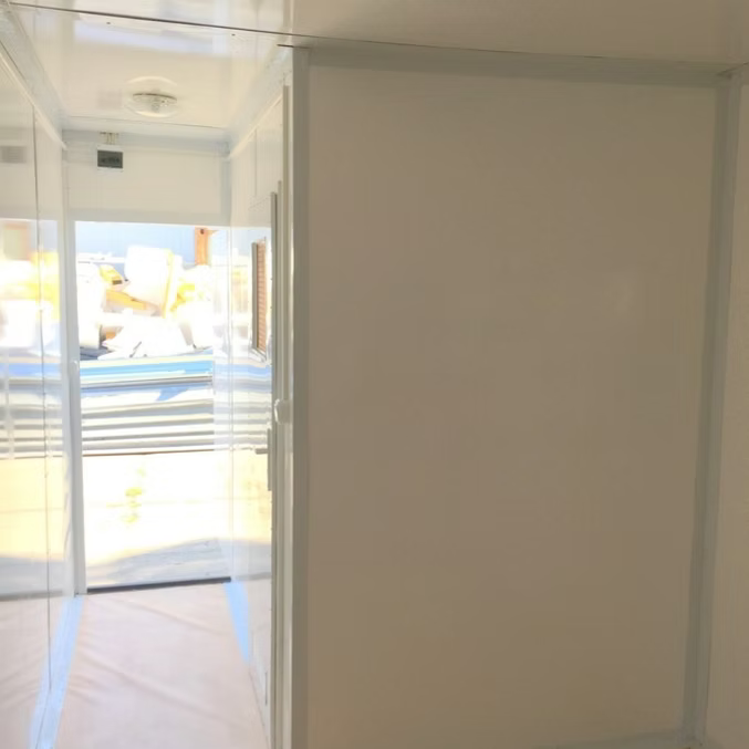 Conteneur Bureau 6 m avec Douche, Lavabo et WC