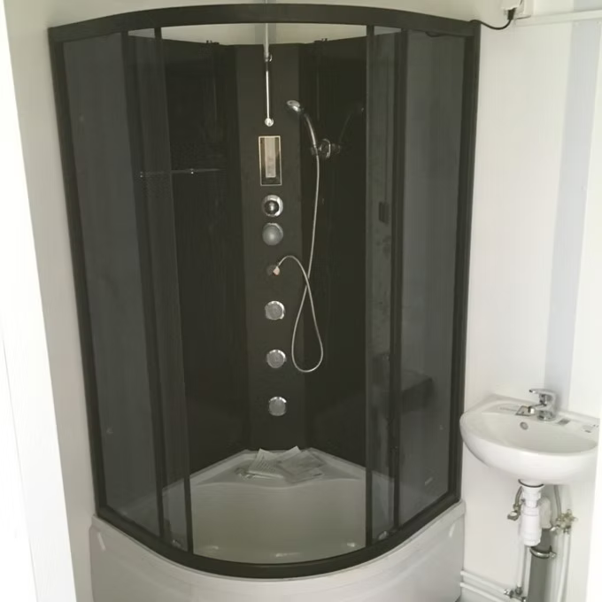 Conteneur Bureau 6 m avec Douche, Lavabo et WC