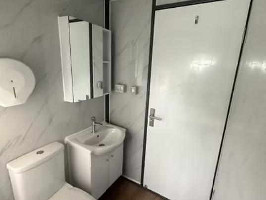 Conteneur mobile 19 × 20 ft – Modèle Tiny House Deluxe