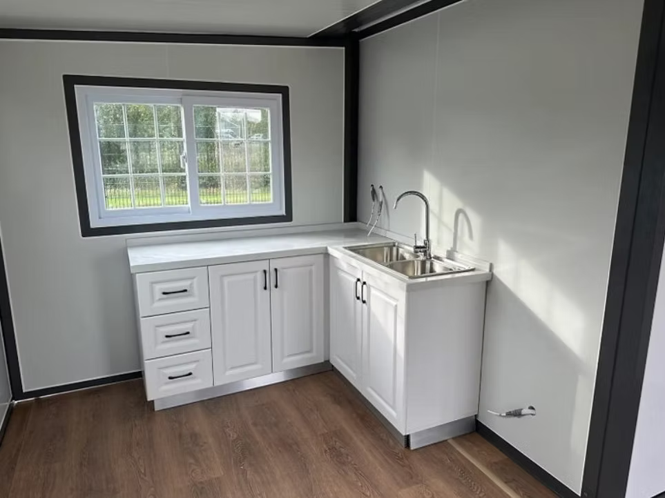 Conteneur mobile 19 × 20 ft – Modèle Tiny House Deluxe