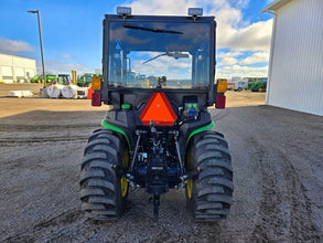 Tracteur compact John Deere 300-E – 38 ch – avec chargeur