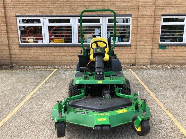 Équipement de tonte frontal John Deere 1570 – 4RM - AMB