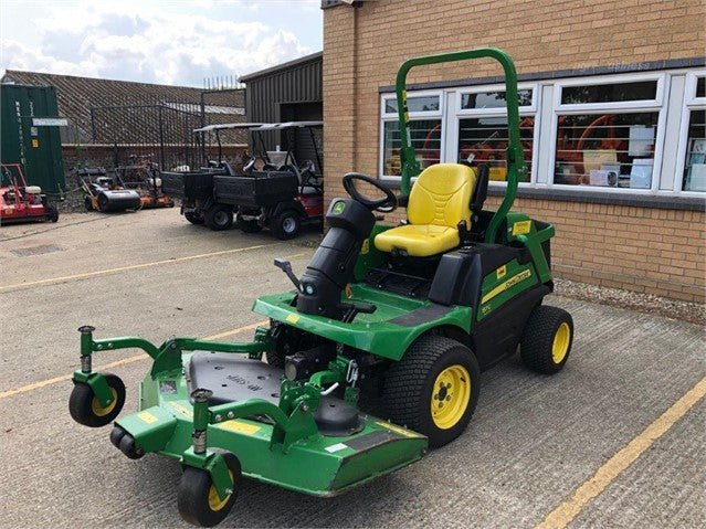 Équipement de tonte frontal John Deere 1570 – 4RM - AMB