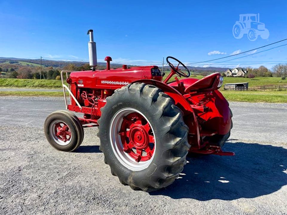 Micro - tracteur International W400 – 1954 – 48,6 ch – Collection - AMB