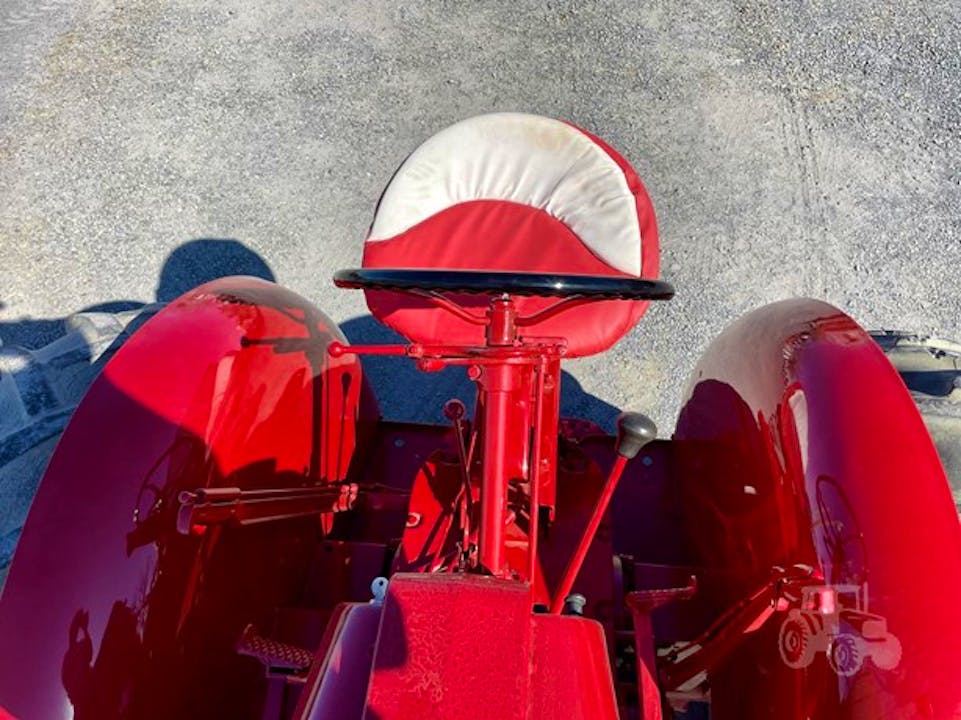 Micro - tracteur International W400 – 1954 – 48,6 ch – Collection - AMB