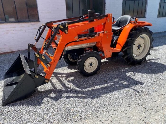 Micro - tracteur Kubota B1600D – 20 ch – 4RM – Chargeur neuf inclus - AMB