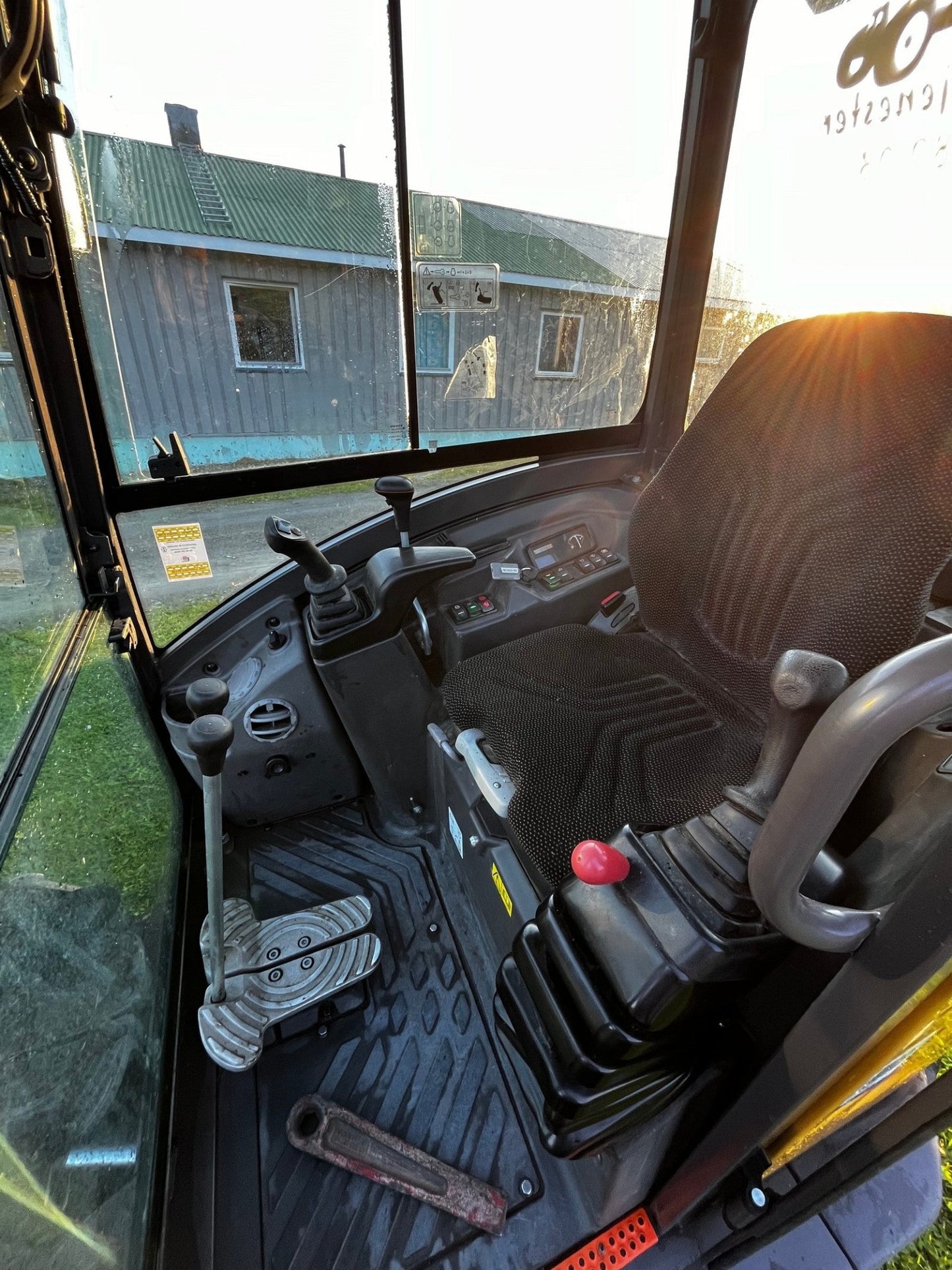 Mini - pelle Fodit FT330 – 2,5 t – avec remorque - AMB