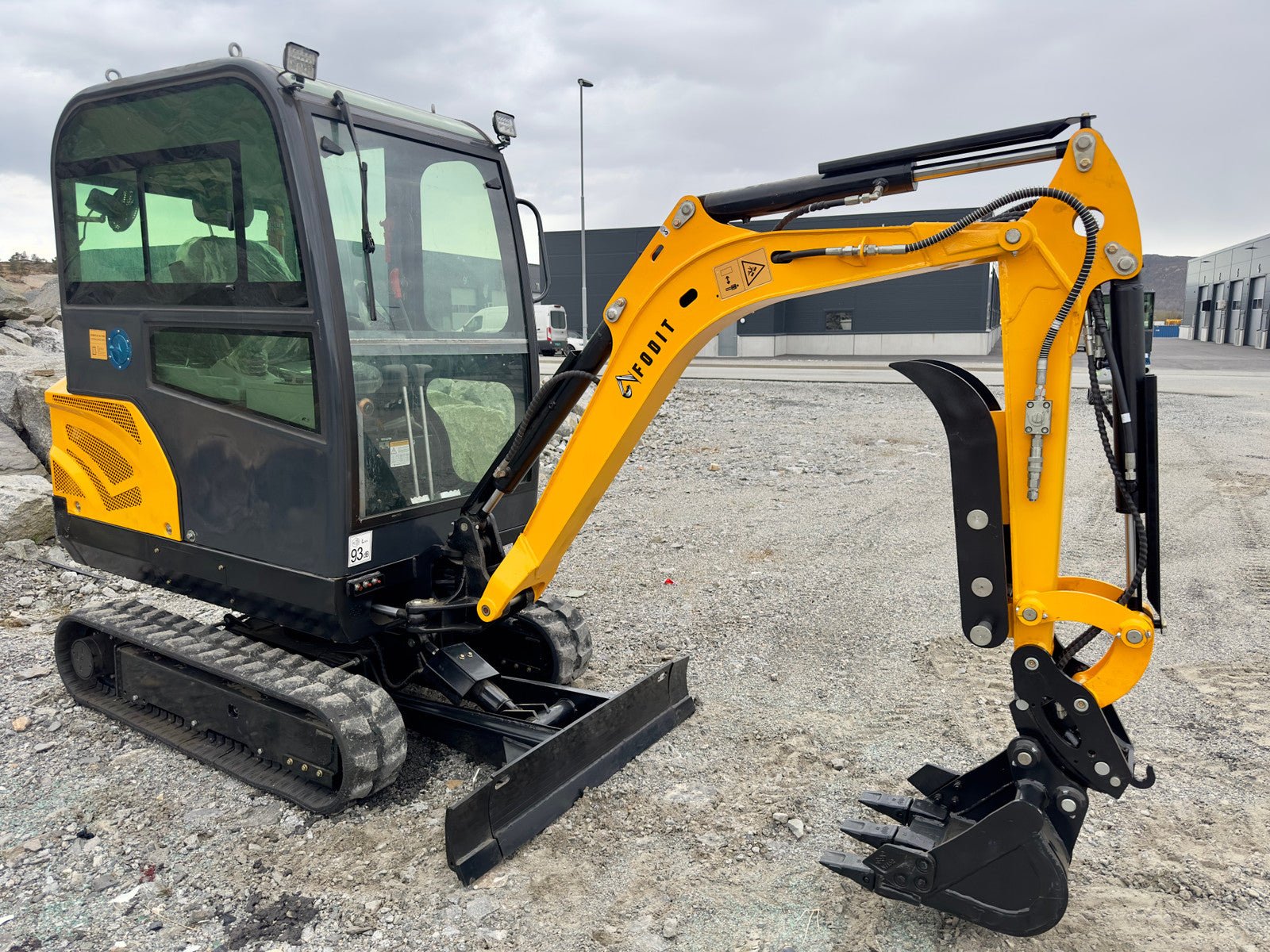 Mini - pelle Fodit FT330 – 2,5 t – avec remorque - AMB