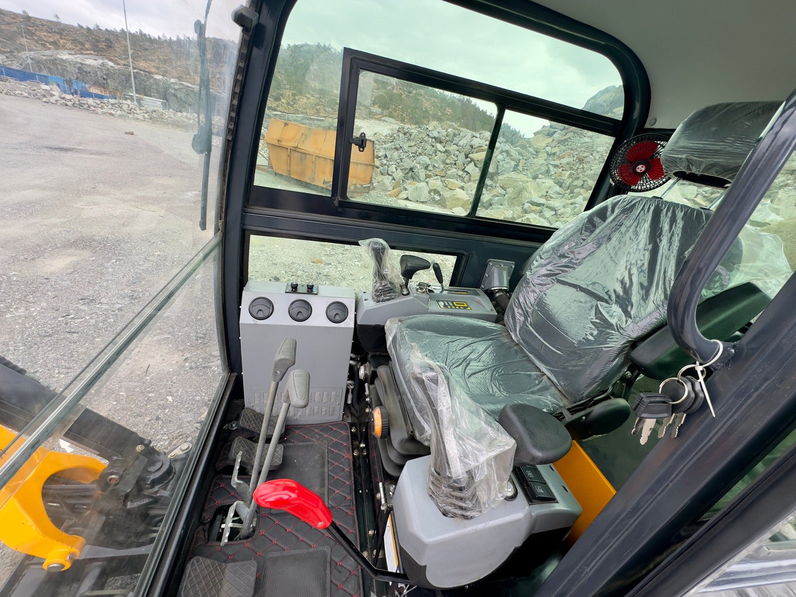 Mini - pelle Fodit FT330 – 2,5 t – avec remorque - AMB