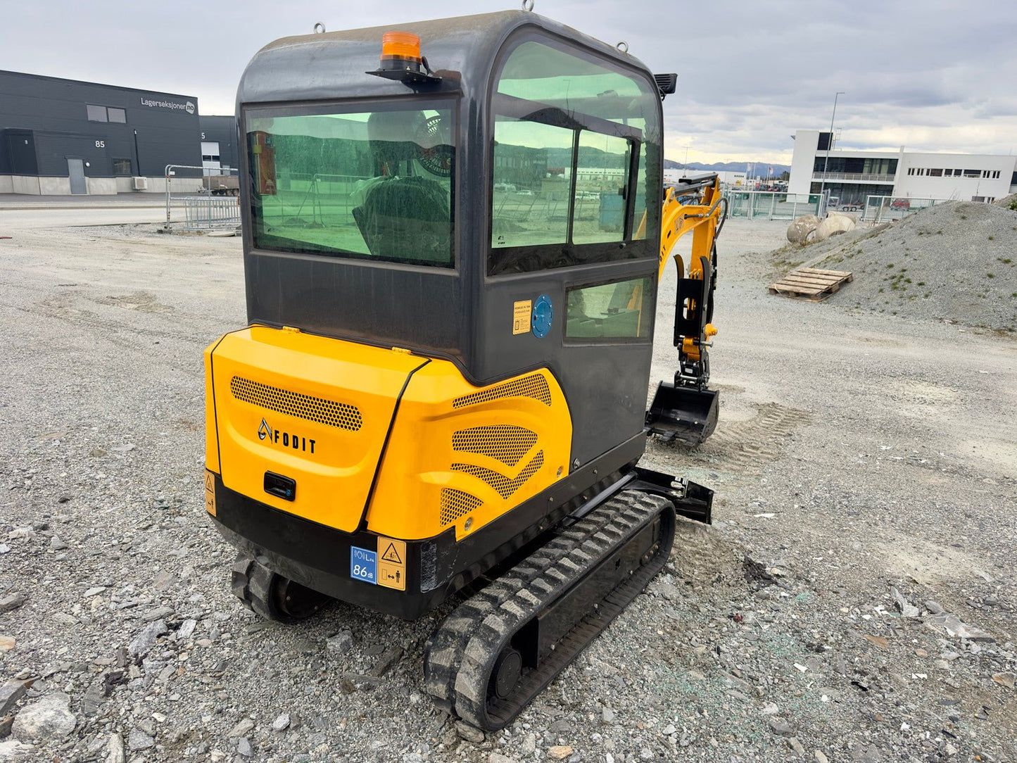 Mini - pelle Fodit FT330 – 2,5 t – avec remorque - AMB