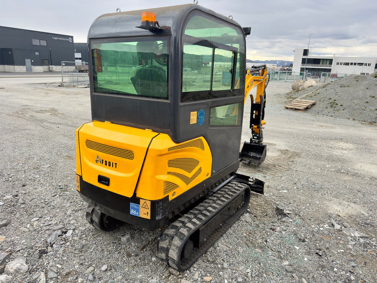 Mini - pelle Fodit FT330 – 2,5 t – avec remorque - AMB