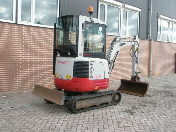 Mini - pelle Takeuchi TB23R – 2012 – 4 150 h – Occasion - AMB