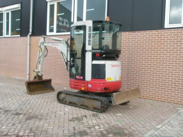Mini - pelle Takeuchi TB23R – 2012 – 4 150 h – Occasion - AMB