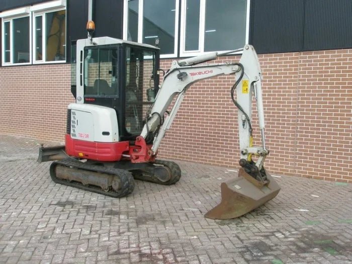 Mini - pelle Takeuchi TB23R – 2012 – 4 150 h – Occasion - AMB