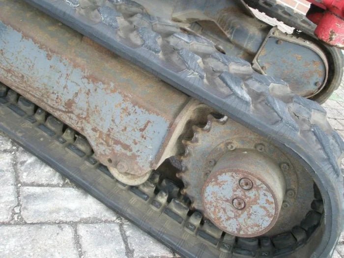 Mini - pelle Takeuchi TB23R – 2012 – 4 150 h – Occasion - AMB