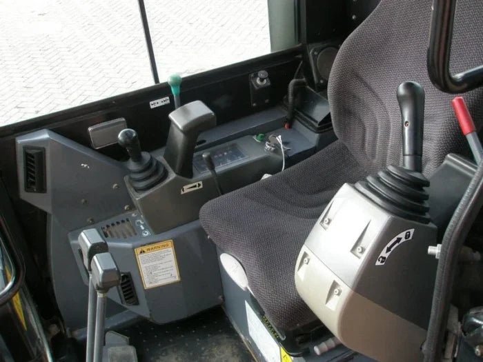 Mini - pelle Takeuchi TB23R – 2012 – 4 150 h – Occasion - AMB