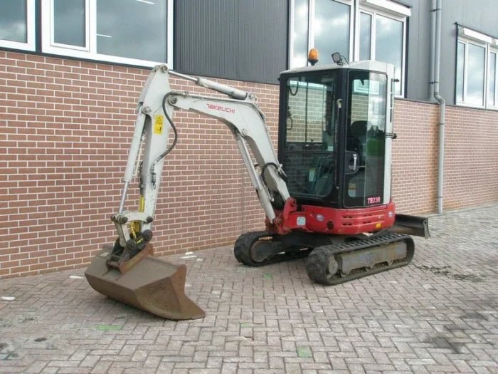 Mini - pelle Takeuchi TB23R – 2012 – 4 150 h – Occasion - AMB
