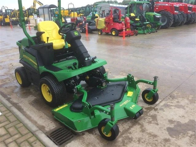 Tondeuse autoportée John Deere 1550 – Diesel - AMB